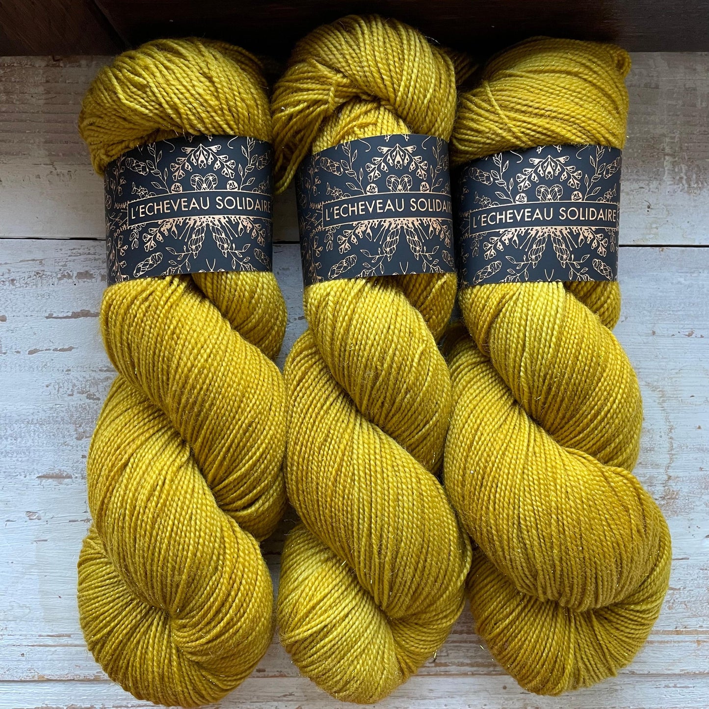 STRONG & SHINY - Le jaune de Gaïa (Gaïa yellow)
