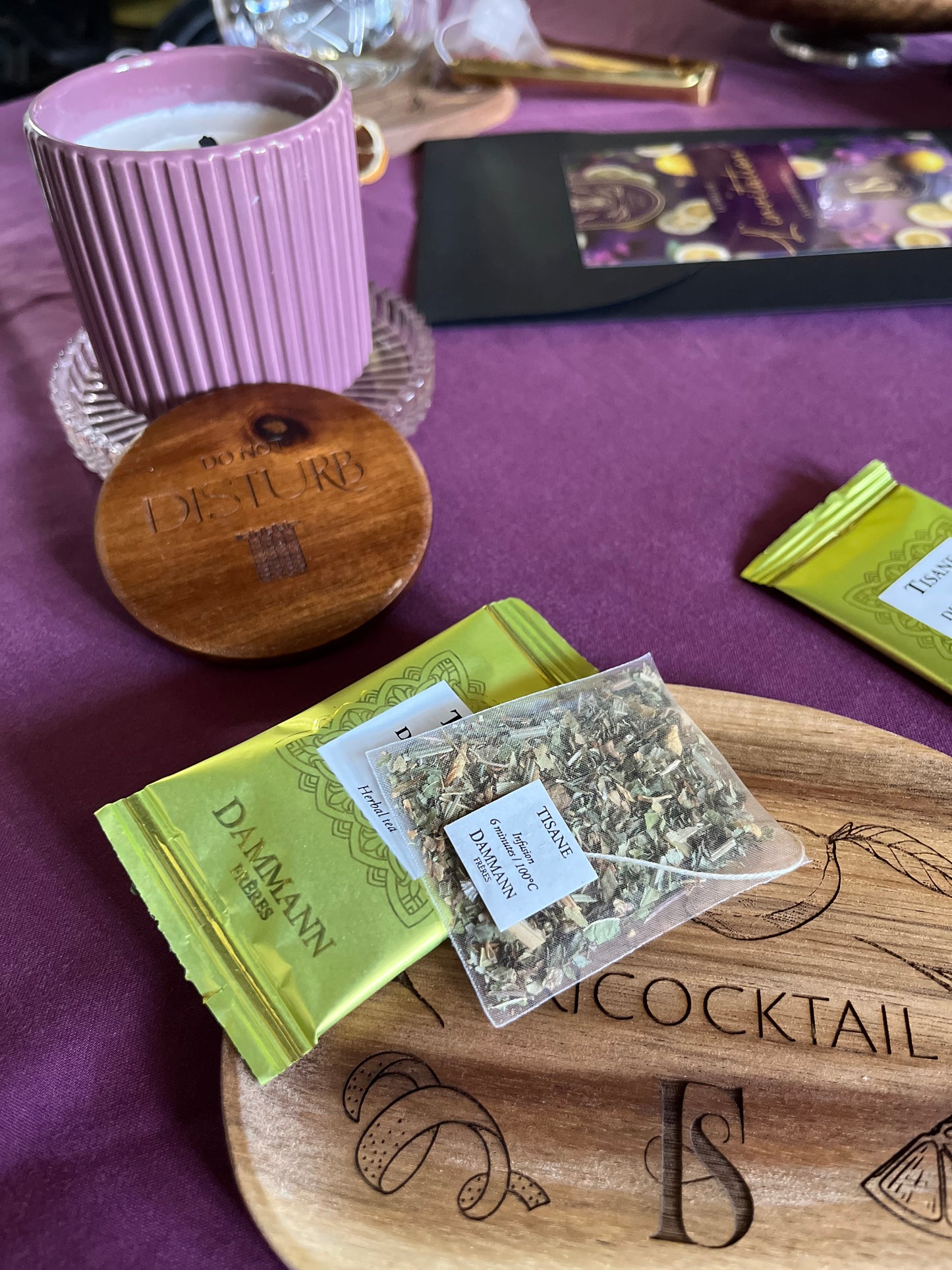 Plateau en bois d'acacia Lounge Tricot