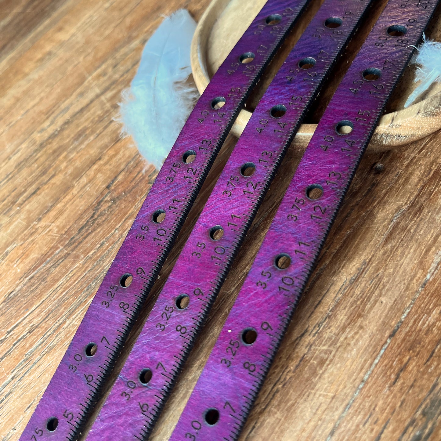 bracelet en cuir - jauge et mètre - coloris magenta nuancé