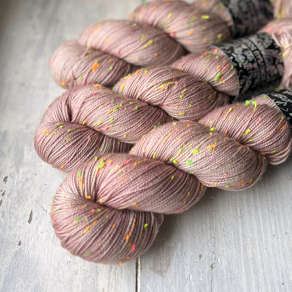 CONSTELLATION - Voir la vie en rose