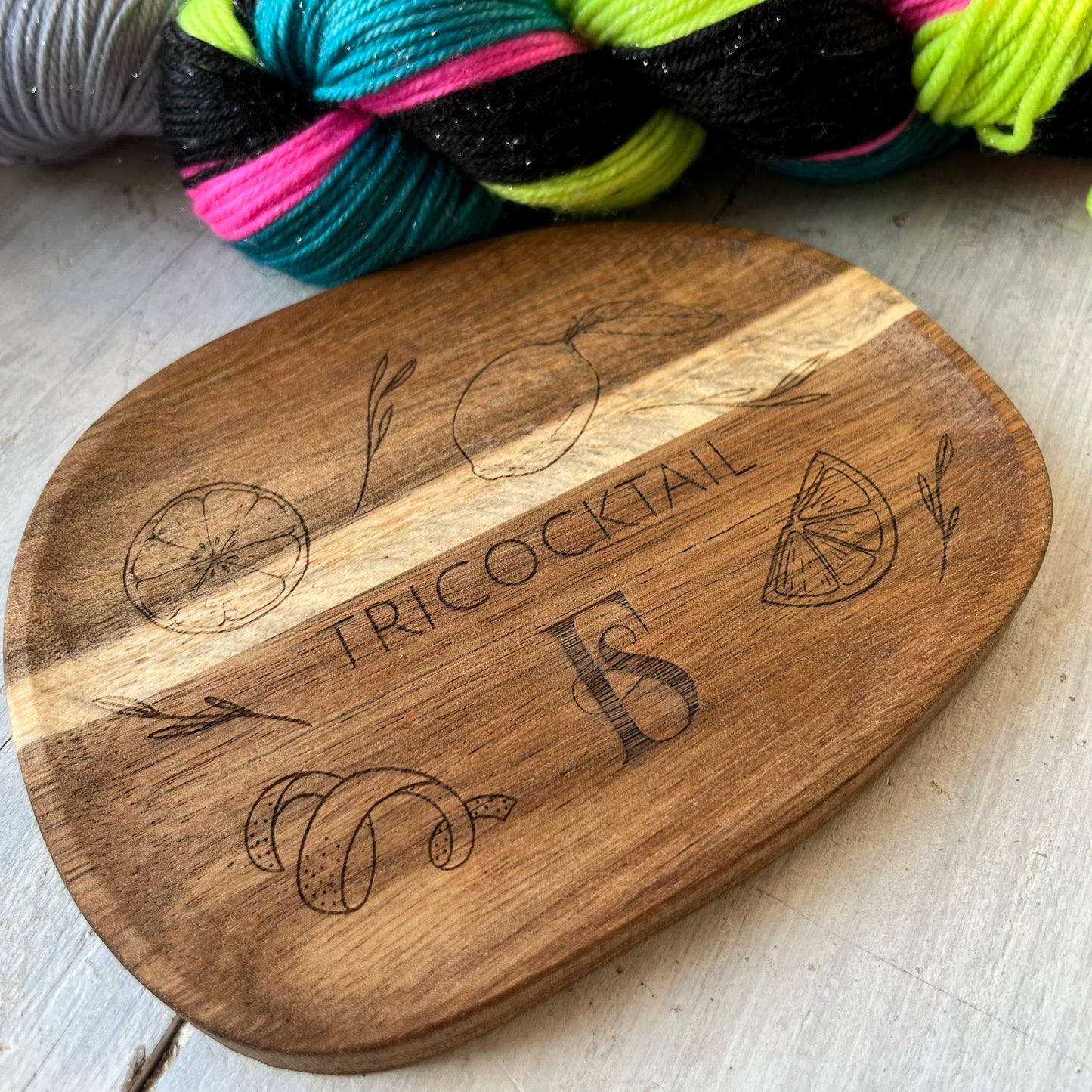 Plateau en bois d'acacia Lounge Tricot