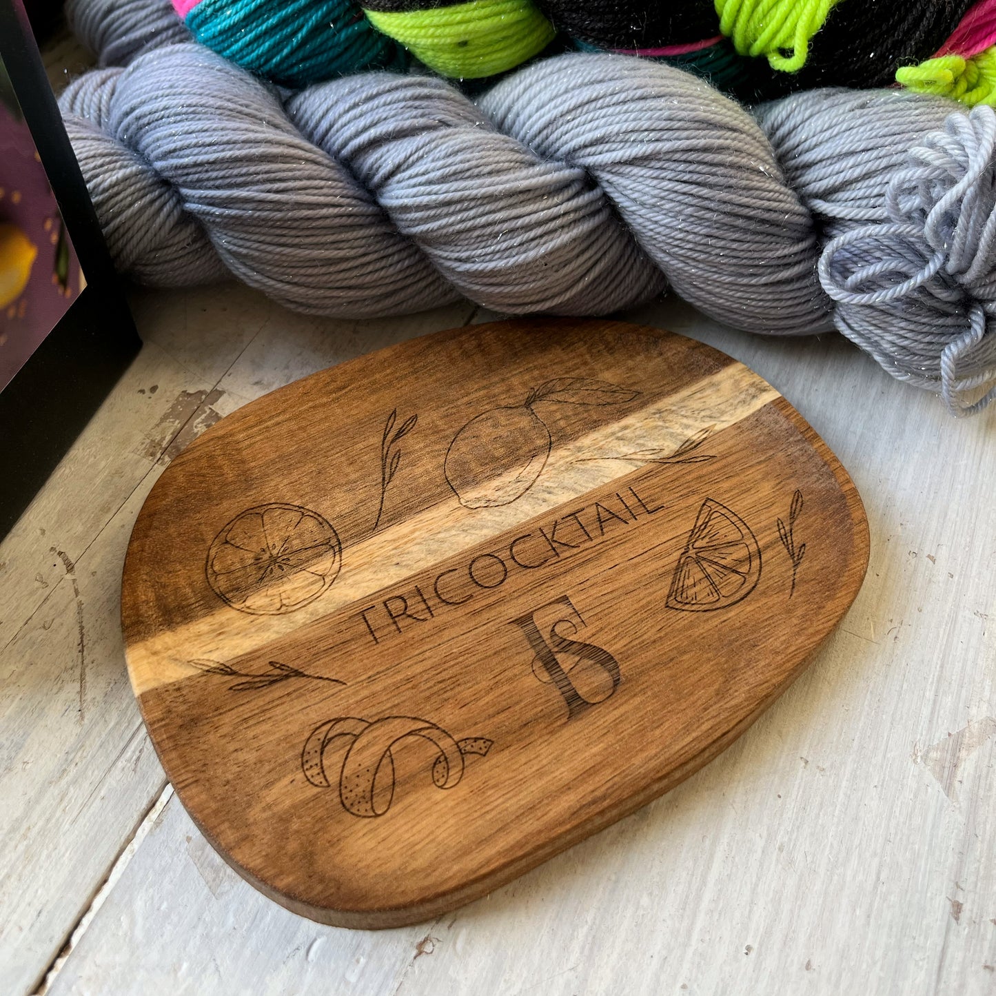 Plateau en bois d'acacia Lounge Tricot